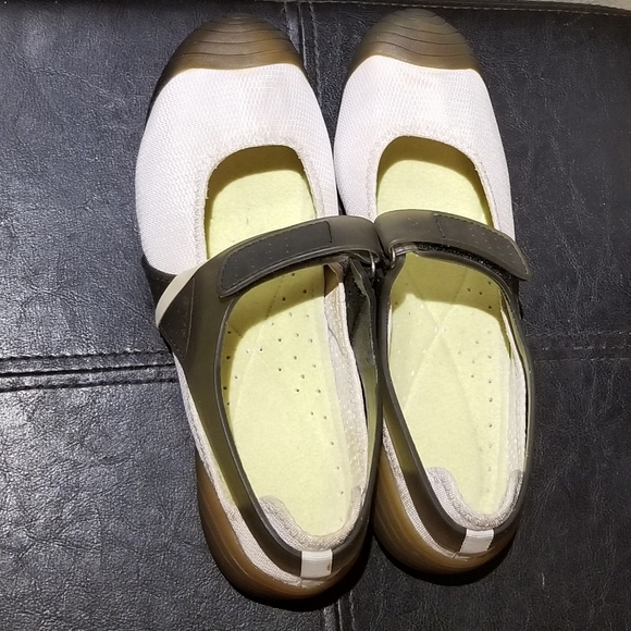 Dkny Shoes - DKNY Womens Mary Jane Slip-on Flats (Size 7.5)